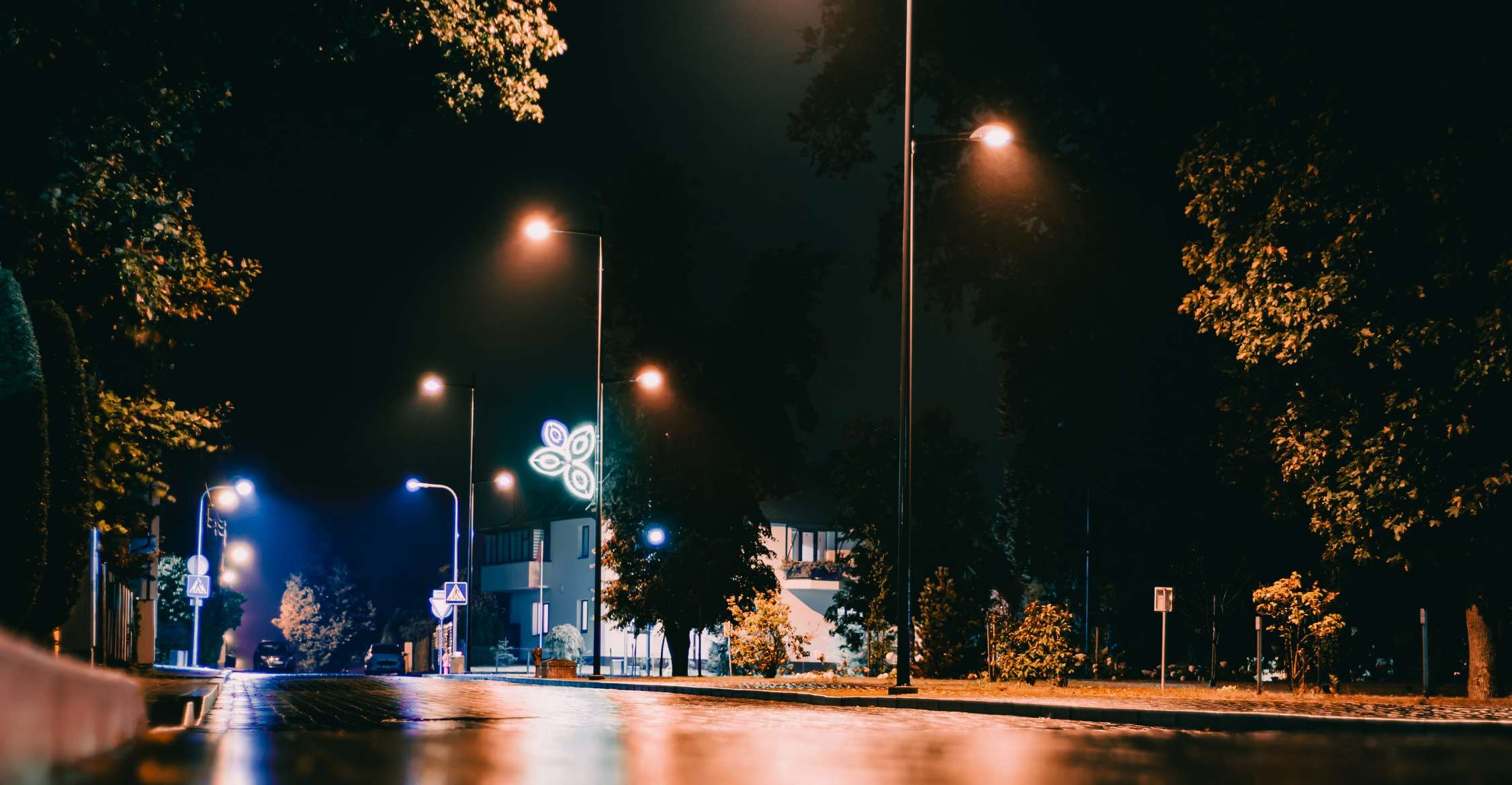 楼宇自控系统，弱电设备监控，高效建筑管理，减少人工成本
